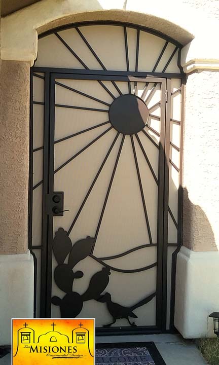 single door arched enclosure screen with a desert scene